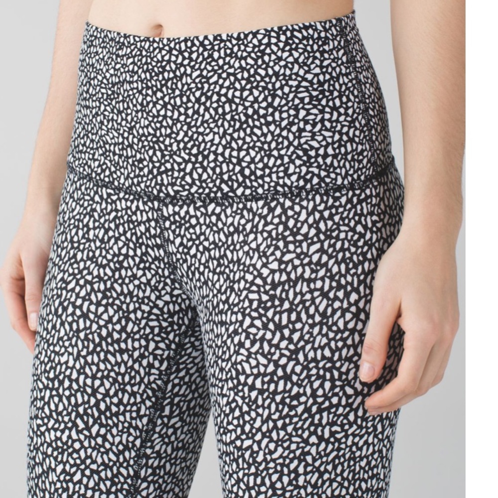 Lululemon Wunder Under Crop (Hi-Rise)
Miss Mosaic Black 6 - Picture 6 of 13